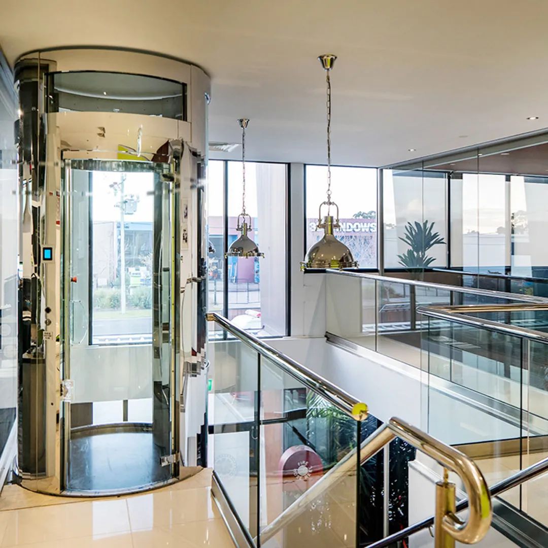 Runder Panorama-Kabinenlift NOVA Giotto mit Glastüren